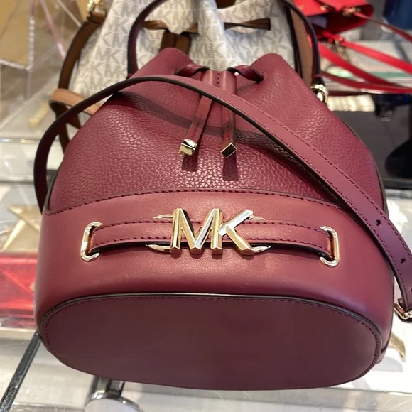 MICHAEL KORS
Reed Medium Pebbled Leather Bucket Bag
Dark Cherry
NWT - Picture 8 of 16